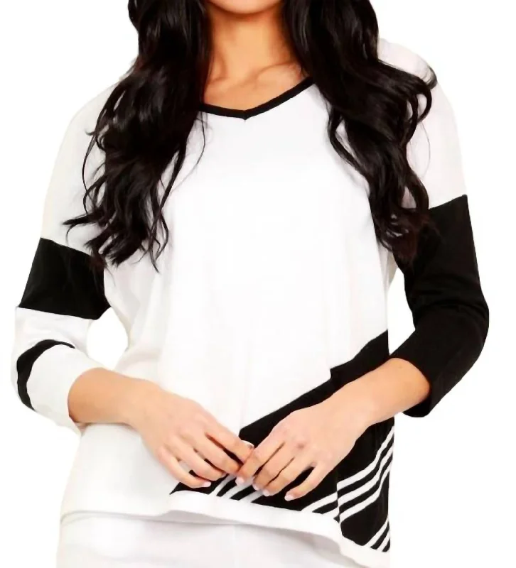 Daily Deals Abstract V-Neck Pullover In White/black