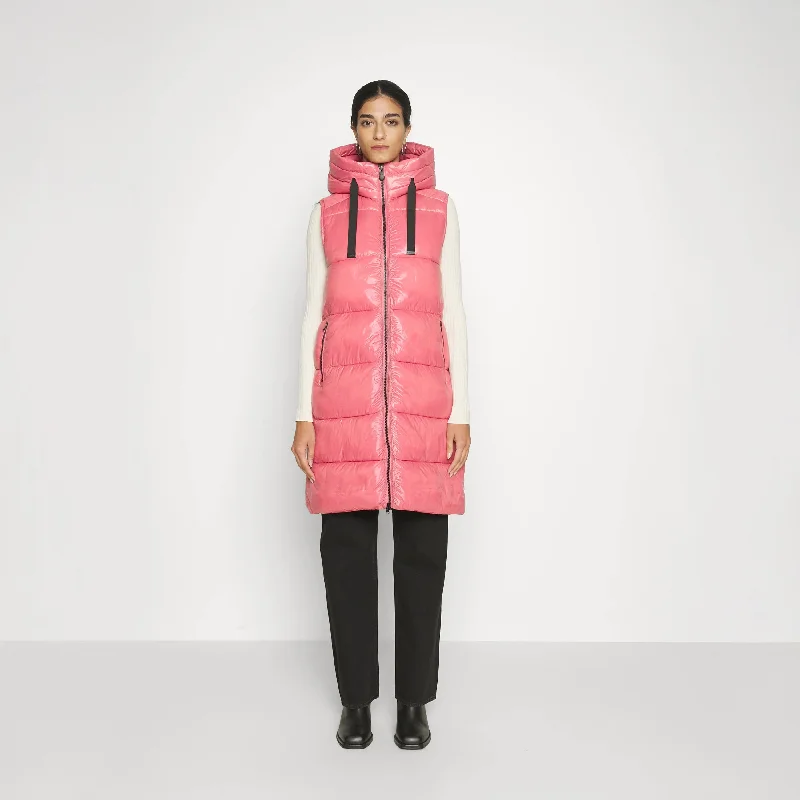 Chic Wardrobe Essentials Woman's Iria Hooded Puffer Vest in Bloom Pink